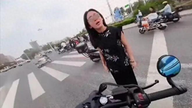 ：女司机气到流产公布完整行车记录仪凯发网址河北女司机与骑手冲突后续(图1)